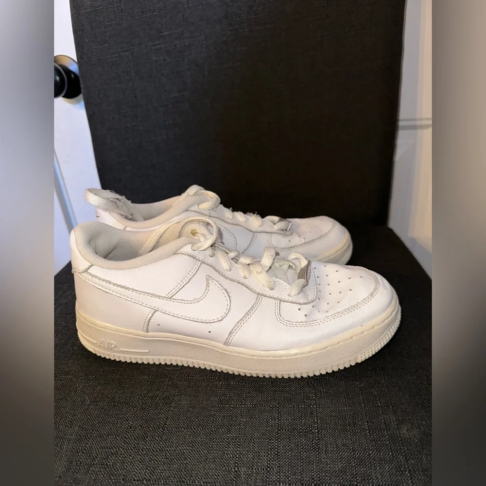 Nike Air Force 1‎ Size 6.5Y White Sneakers